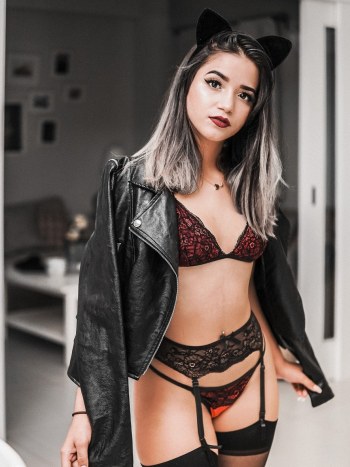Caomi Madalis nos muestra sus fotos mas Sexy en Onlyfans · Foto 1