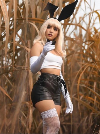 Caomi Madalis Onlyfans Disfraz de Conejita en Pantis · Foto 6