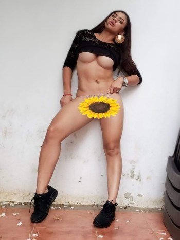 Hot Poses 3 - Karly-Fornos · Foto 3
