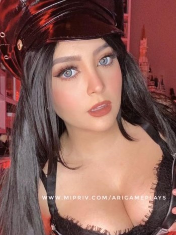 Arigameplays Pack Fotos OnlyFans Vestida de Policía · Foto 7