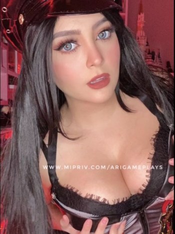 Arigameplays Pack Fotos OnlyFans Vestida de Policía · Foto 9