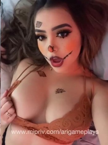 Arigameplays Onlyfans Pack Fotos de Payaso · Foto 3