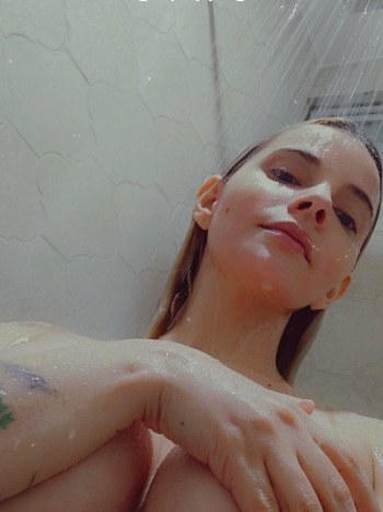 Sarita Souza OnlyFans Fotos desnuda en el baño · Foto 1
