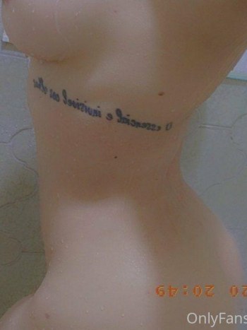 Sarita Souza OnlyFans Fotos desnuda en el baño · Foto 2
