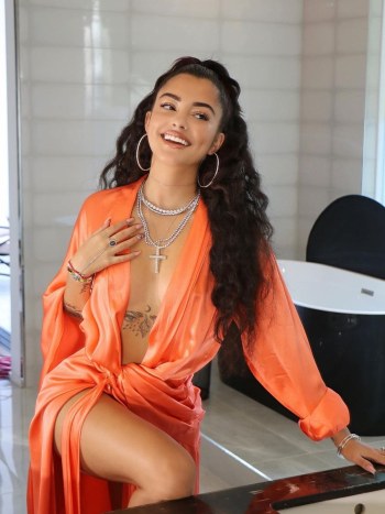 Malú Trevejo Onlyfans Primer Pack de Fotos Sexys · Foto 2