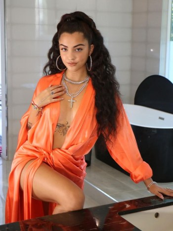 Malú Trevejo Onlyfans Primer Pack de Fotos Sexys · Foto 1