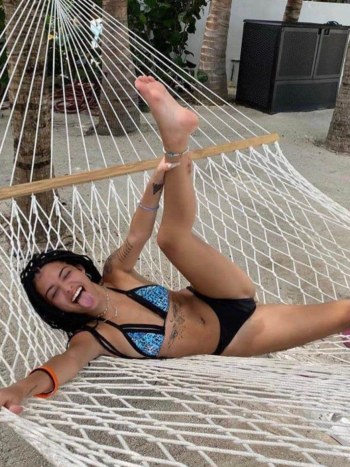 Malú Trevejo Pack Fotos mostrando sus pechitos en Onlyfans · Foto 1