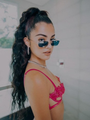 Malú Trevejo Pack Fotos mostrando sus pechitos en Onlyfans · Foto 7