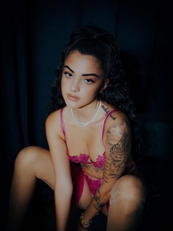 Malú Trevejo Pack Fotos mostrando sus pechitos en Onlyfans · Foto 10