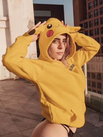 Aranza Sinte Pack Fotos de Pikachu Sexy en Onlyfans · Foto 1