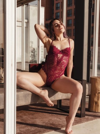 Aranza Sinte Pack Fotos en Lenceria Roja Super Sexy en Onlyfans · Foto 8