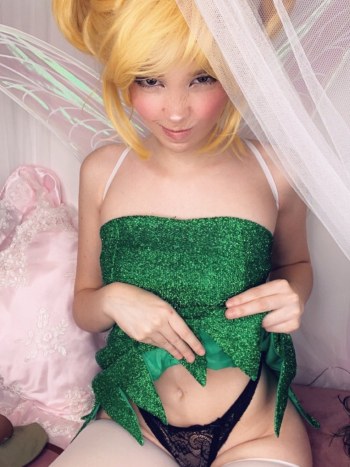 Belle Delphine Photos Pack OnlyFans Fairy · Foto 2