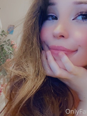 Belle Delphine Photos Pack OnlyFans Fairy · Foto 3