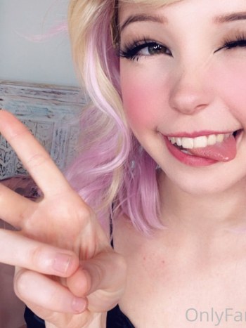 Belle Delphine Masturbándose con un dilto en Onlyfans · Foto 29