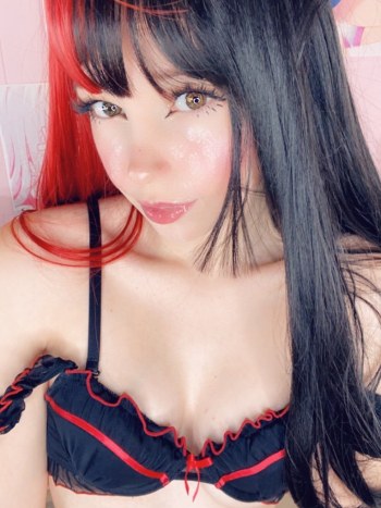 Belle Delphine Devil pack photos in Onlyfans Exclusive · Foto 5
