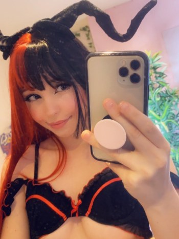 Belle Delphine Devil pack photos in Onlyfans Exclusive · Foto 11