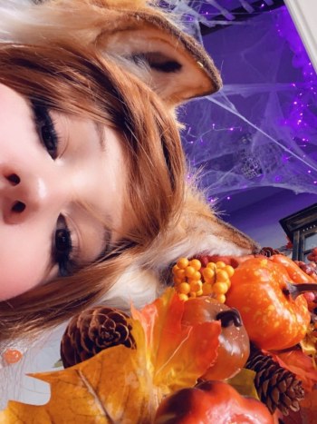 Belle Delphine with Spirit of Autumn Pack Onlyfans · Foto 1