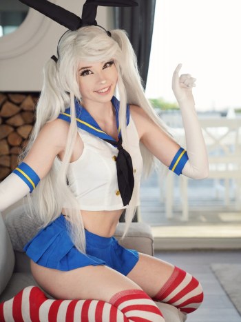 Traje Azul y Balnco - Belle Delphine · Foto 22