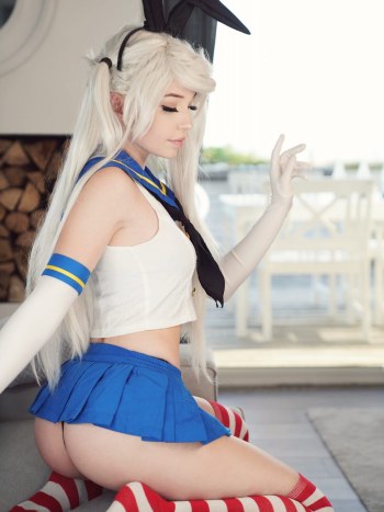Traje Azul y Balnco - Belle Delphine · Foto 19