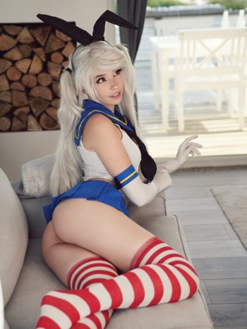 Traje Azul y Balnco - Belle Delphine · Foto 10