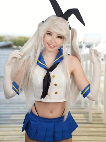 Traje Azul y Balnco - Belle Delphine · Foto 7