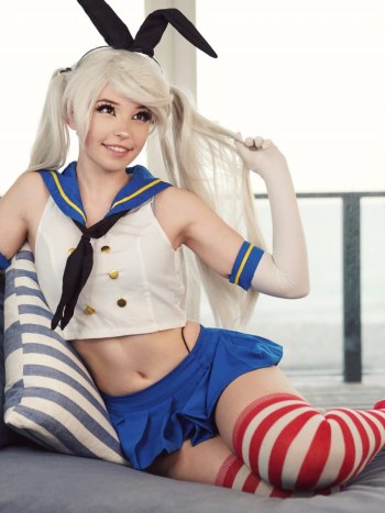 Traje Azul y Balnco - Belle Delphine · Foto 20