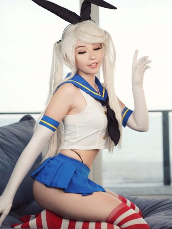 Traje Azul y Balnco - Belle Delphine · Foto 17
