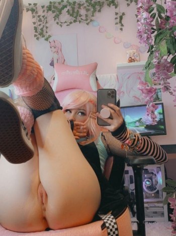 Belle Delphine Onlyfans Mostrando su Panocha por primera vez · Foto 1