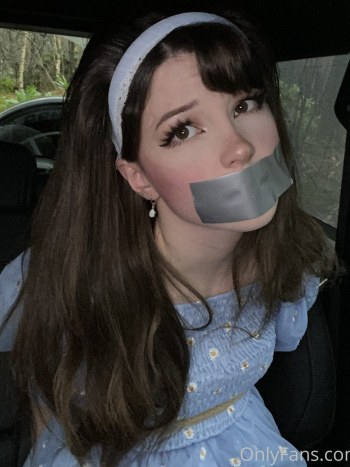Belle Delphine Onlyfans Follada en el Bosque · Foto 14