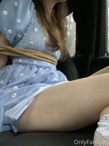 Belle Delphine Onlyfans Follada en el Bosque · Foto 16