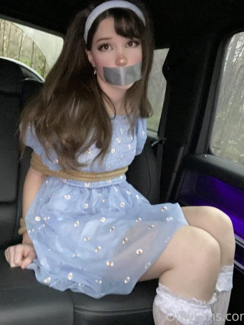 Belle Delphine Onlyfans Follada en el Bosque · Foto 24