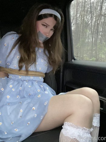 Belle Delphine Onlyfans Follada en el Bosque · Foto 26